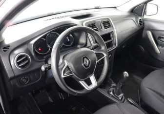 Подержанный автомобиль Renault Logan Sedan 2019 года (7 фото)