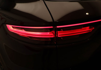 Подержанный автомобиль Porsche Cayenne 2021 года (32 фото)