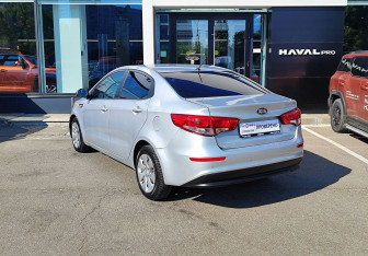 Подержанный автомобиль Kia Rio Sedan 2016 года (7 фото)