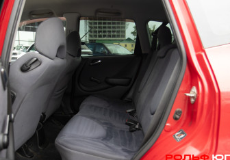 Подержанный автомобиль Honda Jazz 2008 года (8 фото)