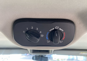 Подержанный автомобиль Ford Tourneo Custom 2014 года (16 фото)