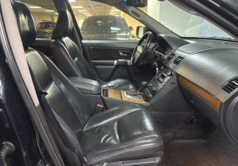 Подержанный автомобиль Volvo XC90 2007 года (10 фото)