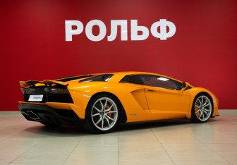 Подержанный автомобиль Lamborghini Aventador Coupe 2017 года (5 фото)