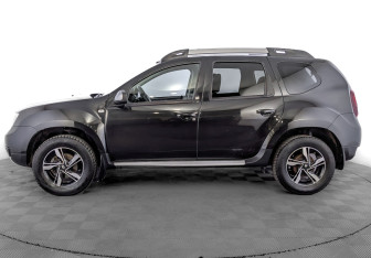 Подержанный автомобиль Renault Duster 2017 года (8 фото)