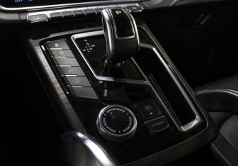 Подержанный автомобиль Geely Atlas Pro 2022 года (19 фото)
