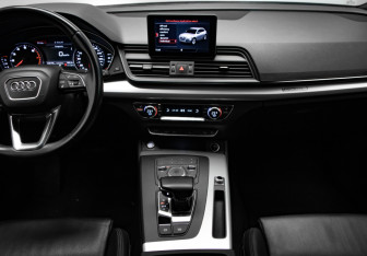 Подержанный автомобиль Audi Q5 2018 года (19 фото)