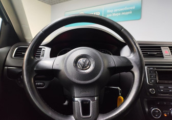 Подержанный автомобиль Volkswagen Jetta Sedan 2013 года (15 фото)