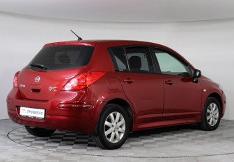 Подержанный автомобиль Nissan Tiida Hatchback 2012 года (4 фото)
