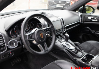 Подержанный автомобиль Porsche Cayenne 2017 года (11 фото)