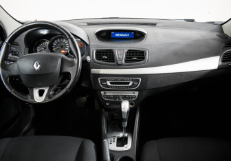 Подержанный автомобиль Renault Fluence 2012 года (10 фото)