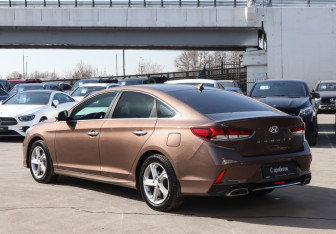 Подержанный автомобиль Hyundai Sonata 2017 года (7 фото)