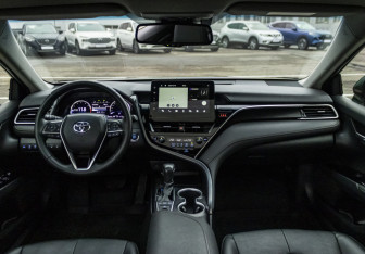 Подержанный автомобиль Toyota Camry Sedan 2023 года (15 фото)
