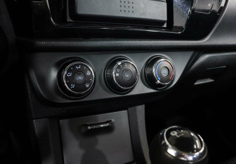 Подержанный автомобиль Toyota Corolla Sedan 2013 года (12 фото)