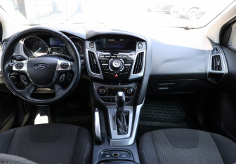 Подержанный автомобиль Ford Focus Hatchback 2012 года (14 фото)
