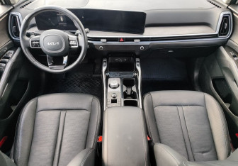 Подержанный автомобиль Kia Sorento 2024 года (10 фото)
