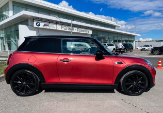 Подержанный автомобиль MINI Hatch 2020 года (4 фото)
