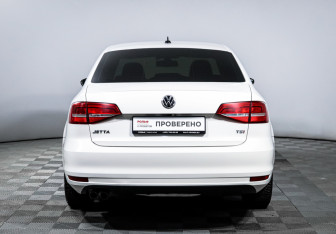Подержанный автомобиль Volkswagen Jetta Sedan 2015 года (6 фото)