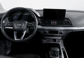 Подержанный автомобиль Audi Q5 2021 года (12 фото)