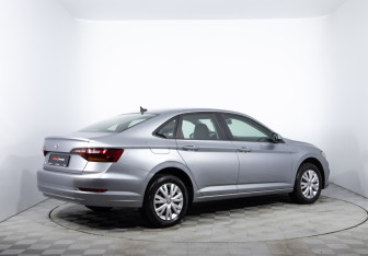 Подержанный автомобиль Volkswagen Jetta Sedan 2020 года (5 фото)