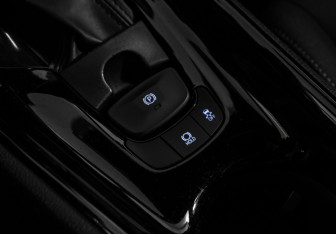 Подержанный автомобиль Toyota C-HR 2019 года (19 фото)