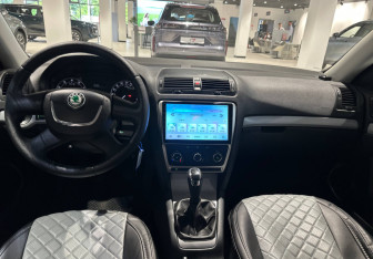 Подержанный автомобиль Skoda Octavia Liftback 2012 года (7 фото)