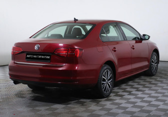 Подержанный автомобиль Volkswagen Jetta Sedan 2016 года (3 фото)