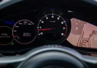 Подержанный автомобиль Porsche Cayenne 2019 года (10 фото)