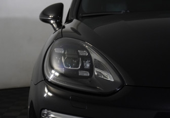 Подержанный автомобиль Porsche Cayenne 2016 года (23 фото)