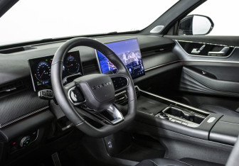 Подержанный автомобиль Chery Tiggo 9 2024 года (12 фото)