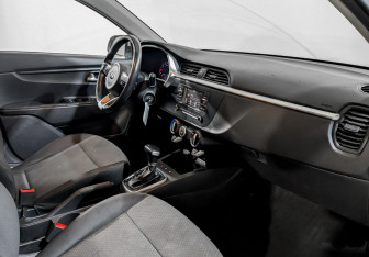 Подержанный автомобиль Kia Rio Hatchback 2021 года (10 фото)
