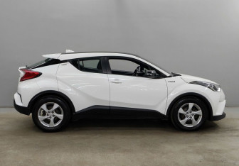 Подержанный автомобиль Toyota C-HR 2018 года (4 фото)