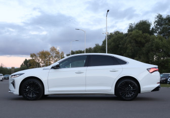 Подержанный автомобиль Geely Preface 2024 года (8 фото)