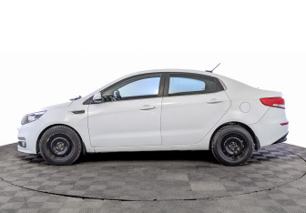Подержанный автомобиль Kia Rio Sedan 2017 года (8 фото)