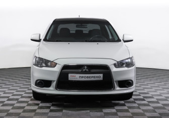Подержанный автомобиль Mitsubishi Lancer Sedan 2012 года (2 фото)