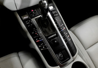 Подержанный автомобиль Porsche Macan 2017 года (18 фото)