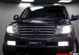 Подержанный автомобиль Toyota Land Cruiser Suv 2011 года (29 фото)