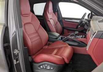 Подержанный автомобиль Porsche Cayenne 2019 года (25 фото)