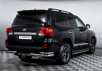 Подержанный автомобиль Toyota Land Cruiser Suv 2014 года (5 фото)