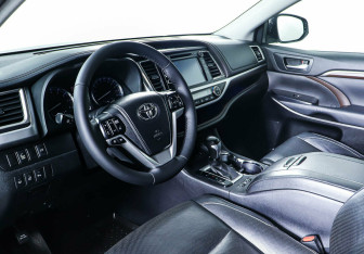 Подержанный автомобиль Toyota Highlander 2014 года (12 фото)
