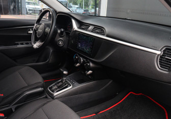Подержанный автомобиль Kia Rio Hatchback 2021 года (7 фото)