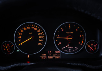 Подержанный автомобиль BMW X3 2017 года (16 фото)