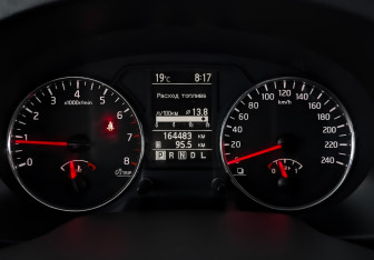 Подержанный автомобиль Nissan X-Trail 2013 года (16 фото)