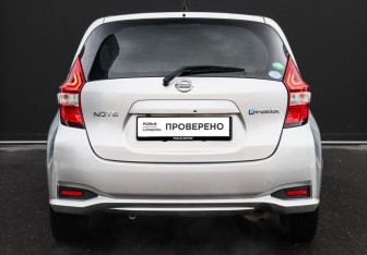 Подержанный автомобиль Nissan Note 2016 года (5 фото)