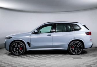Подержанный автомобиль BMW X5 2025 года (8 фото)