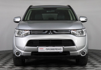 Подержанный автомобиль Mitsubishi Outlander 2013 года (2 фото)