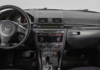 Подержанный автомобиль Mazda 3 Hatchback 2006 года (14 фото)