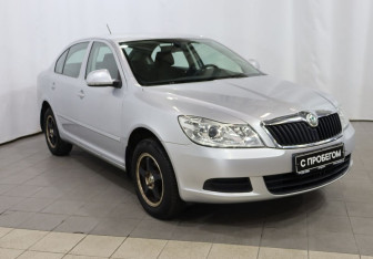 Подержанный автомобиль Skoda Octavia Liftback 2011 года (3 фото)