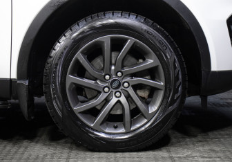 Подержанный автомобиль Land Rover Discovery Sport 2015 года (24 фото)