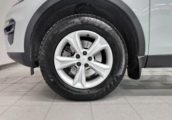 Подержанный автомобиль Land Rover Discovery Sport 2018 года (18 фото)