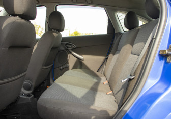 Подержанный автомобиль Ford Focus Hatchback 2003 года (10 фото)